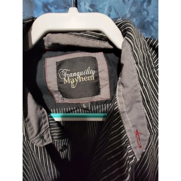 Black and White Button-Up Shirt - Picture 3 of 3